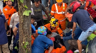 Kecelakaan Truk Tabrak Rumah Warga di Padang, Kernet Tewas Terjepit dan Sopir Luka-luka