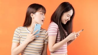 5 Tanda Fake Friend yang Perlu Kamu Ketahui, Biar Nggak Salah Pilih Teman