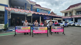 Dukung Aman Berkendara, Smartfren dan Kepolisian Kerja Sama Sebarkan Pembatas Jalan di Kota Cilacap