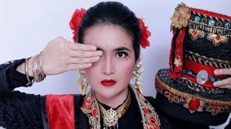 Dulu Dijuluki Ratu FTV, Intip 9 Potret Dulu dan Kini Kadek Devi yang Wajahnya Masih Terlihat Awet Muda