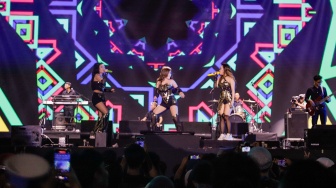 Grup Dangdut Trio Macan tampil di Panggung Synchronize Festival 2023 di Gambir Expo Kemayoran, Jakarta, Jumat (1/9/2023). [Suara.com/Alfian Winanto]