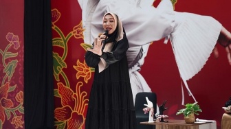 8 Potret Angelina Sondakh Isi Kajian Agama Islam, Outfit yang Dikenakan Jadi Sorotan