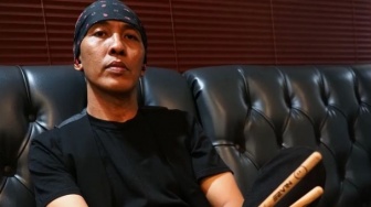 Dikeluarkan dari Cokelat Band, Ervin Sang Drummer Banting Setir Jadi Badut