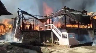 Breaking News, Belasan Rumah Panggung Terbakar di Semendo Muara Enim