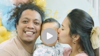 Setahun Dirahasiakan, Indah Permatasari dan Arie Kriting Akhirnya Ungkap Nama Anak