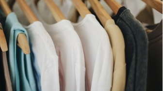 3 Tips agar Tidak Terlalu Sering Membeli Baju karena Ingin Hemat Keuangan