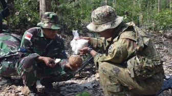 Beri Tips Bertahan Hidup di Hutan, Marinir TNI AL Ajari Tentara Singapura dan Jepang Makan Biawak hingga Ular
