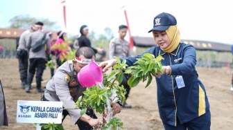 Asabri Gelar Program Green Movement dengan Menyerahkan 1000 Bibit Pohon ke Polda Kalteng dan Polda Sulteng