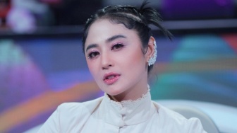 Dicibir Suaranya Fals saat Nyanyi Lagu OST Asoka, Dewi Perssik Ngegas Kasih Peringatan Ini