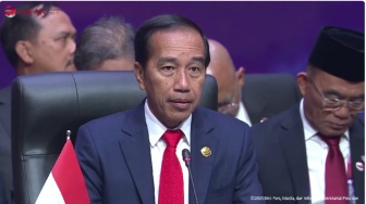 Jokowi Wajibkan Perusahaan Umumkan Lowongan Kerja di Kemenaker