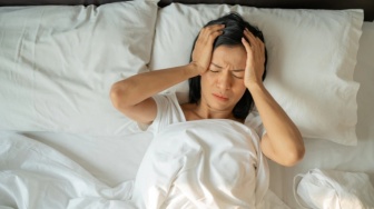 6 Penyebab Sering Merasa Sakit Kepala Setelah Bangun Tidur, Pernah Merasakannya?