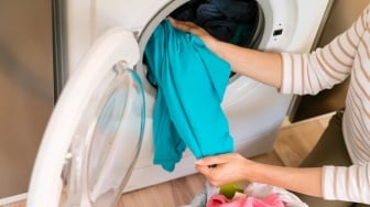 5 Tips Mencuci Baju Menggunakan Mesin Cuci agar Hasilnya Bersih dan Wangi
