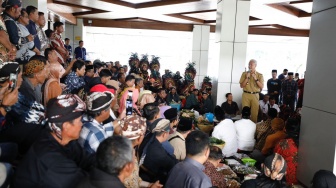 Momen Para Pelaku UMKM, Petani Hingga Seniman Geruduk Kantor Ganjar