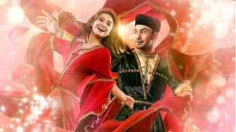 5 Rekomendasi Film Drama Romantis Terbaik yang Dibintangi Acha Septriasa