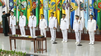 Delapan dari sembilan penjabat gubernur menjalani sumpah jabatan saat dilantik oleh Mendagri Tito Karnavian di Jakarta, Selasa (5/9/2023). [ANTARA FOTO/Jessica Wuysang/nz]
