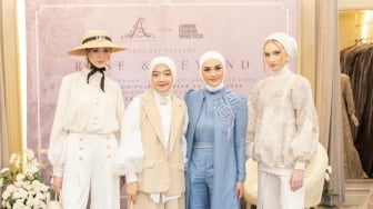 Gandeng Putri Zulkifli Hasan, Desainer Ayu Dyah Andiani Kolaborasi Untuk Ajang London Fashion Week 2024