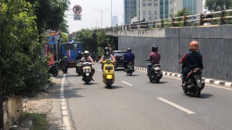 Alasan Pemotor Tiap Hari Lawan Arus di Dekat Flyover Kemanggisan Jakbar: Muternya Jauh, Makan Bensin!