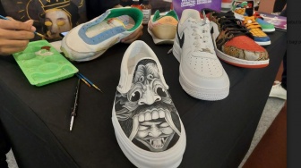 Modal Datang ke Bazar Bisa Mudah Temukan Sneakers Original Sampai Custom Desain Sesuai Keinginan