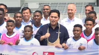 Potensi Besar Mutiara Hitam, Erick Thohir Kunjungi Akademi Sepak Bola Papua