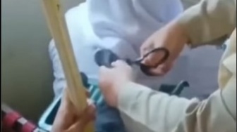 Viral Seorang Guru SMA Potong Rambut Siswi Berhijab Tuai Perdebatan Warganet