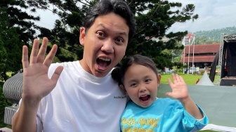 Shabira Alula Tanya Asal-usul Nama Allah, Jawaban Ustaz Dennis Lim Bikin Anak Kecil Bingung?