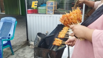 Lezat, Santap Kuliner Sate di Warung Mama Indah Kota Jambi
