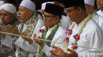 Momen Anies - Cak Imin Ziarah ke Makam Sunan Ampel