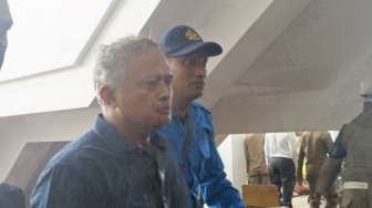 Demonstrasi di Kantor BP Batam Berakhir Ricuh, Jenderal Polisi Luka-luka Kena Lemparan Batu Pendemo