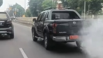 Mobil Dinas Pemprov DKI Ngebul di Jalanan, Heru Budi: Sopir Sudah Disetrap!