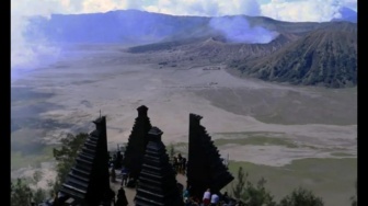 Gunung Bromo Ditutup Karena Kebakaran, Tenang Masih Ada Cara untuk Menikmati Keindahannya