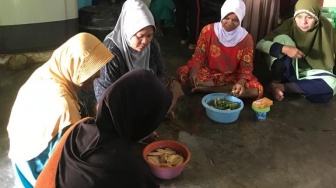 Terobosan Ide dan Peluang Usaha, Mak Ganjar Gelar Pembuatan Stick Pisang Coklat