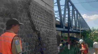 Jembatan Penghubung Bojonegoro-Tuban Retak di Bagian Plengsengan