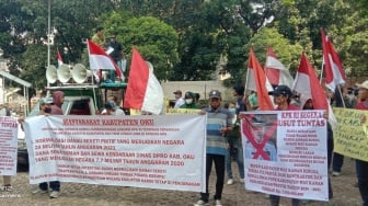 Warga OKU Demo di KPK Minta Usut Kasus Normalisasi Danau Seketi dan Tunjangan Rumah Dinas DPRD OKU