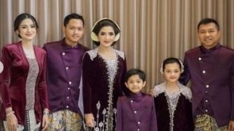 Ikutan Pakai Kebaya di Acara Mitoni Aurel Hermansyah, Sikap Ashanty ke Sarah Menzel Disorot: Calon Mantu