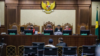 Terdakwa Gubernur Papua nonaktif Lukas Enembe menjalani sidang lanjutan di Pengandilan Tipikor, Jakarta, Rabu (13/9/2023). [Suara.com/Alfian Winanto]