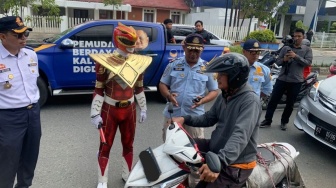 Dishub Samarinda Tertibkan Parkir Liar Pakai Cara Sewa Cosplay Power Ranger