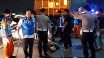 Seruduk Kontainer Di Tol Dalam Kota, Perempuan Pengemudi Toyota Yaris Tewas Di Lokasi