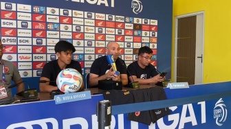 Demi Biayai Tim, Pelatih PSM Makassar Bernardo Tavarez Lelang Trofi dan Jersey