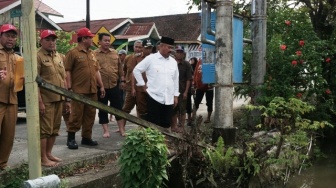 Tinjau Banjir, Edi Damansyah Perintahkan Dinas PU Kukar Segera Lakukan Penanganan