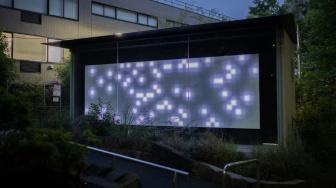 Penampakan toilet umum yang dirancang oleh direktur kreatif Tomohito Ushiro di Taman Hiroo Higashi di Tokyo, Jepang, Kamis (7/6/2023). [Yuichi YAMAZAKI / AFP]