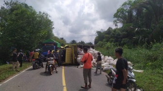 Seorang Sopir Tewas dalam Kecelakaan Maut di Jalan Trans Kalimantan