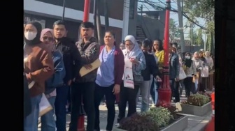 Viral Antrean Pelamar Kerja Membludak di Kantor Pos, Netizen Tagih Janji Pemerintah