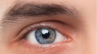 6 Penyebab Mata Terus Berair dan Cara Mengatasinya