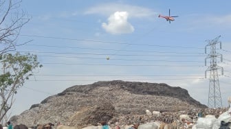 BPBD Jateng Pastikan Pemadaman dengan Water Bombing Sampai Kebakaran TPA Putri Cempo Padam