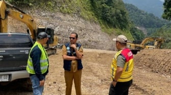 Jalan Alternatif Pasar Baru Pessel - Alahan Panjang Solok Mulai Bisa Dilewati