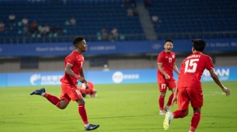 Momen Gol Cantik Ramai Rumakiek di Asian Games 2022, Kecoh 2 Pemain Kirgistan
