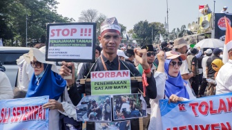 Massa dari PA 212 dan FPI saat menggelar Aksi Bela Rempang di Patung Kuda, Jakarta, Rabu (20/9/2023). [Suara.com/Alfian Winanto]