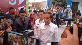 Jokowi ke Samarinda, Sistem Pembayaran Digital di Pasar Merdeka Dipuji Modern