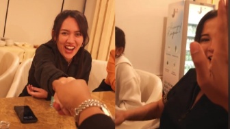 Momen Bella Bonita-Happy Asmara Berdampingan Depan Denny Caknan: Ini Cara Berteman dengan Mantan