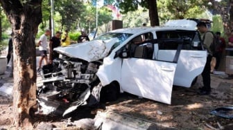 Apes! Lagi Jalan di Trotoar, Seorang Pelajar di Kota Semarang Tewas di Tabrak Mobil Innova